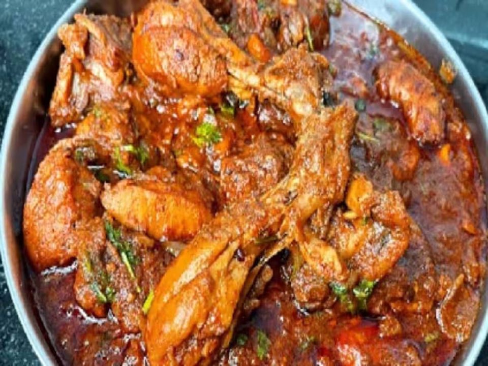 Lifestyle : जानें ढाबा स्टाइल चिकन करी बनाने का तरीका