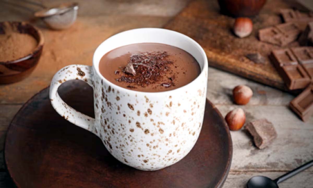 Hot chocolate : सर्दियों में बच्चों लिए बनाये डार्क हॉट चॉकलेट, ये है रेसिपी