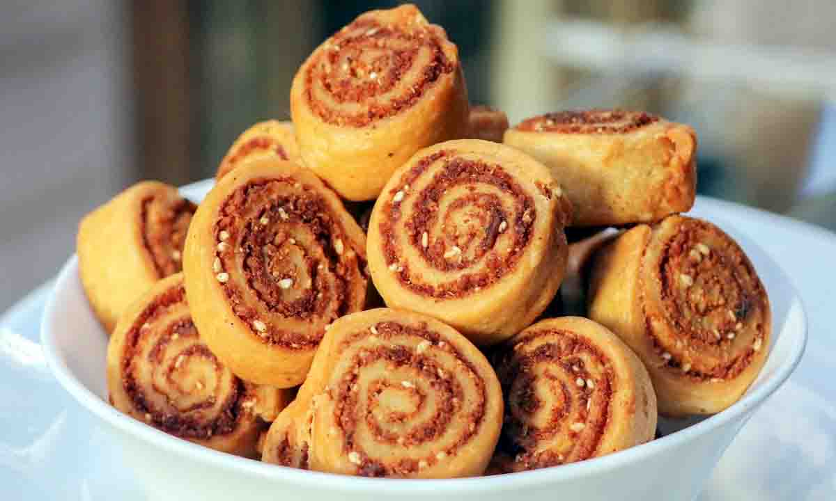 बनाये गुजरात फेमस की डिश भाकरवड़ी ,जाने रेसिपी