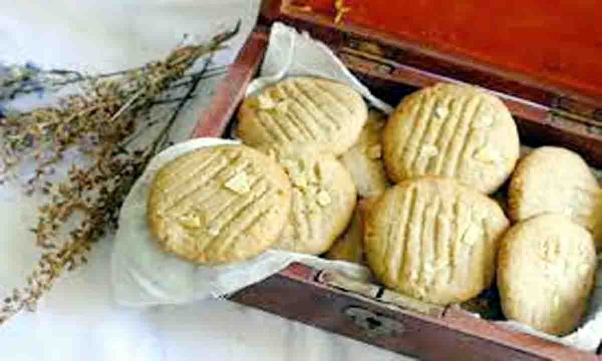 बच्चों को बेहद पसंद बादाम कुकीज़ जानें विधि