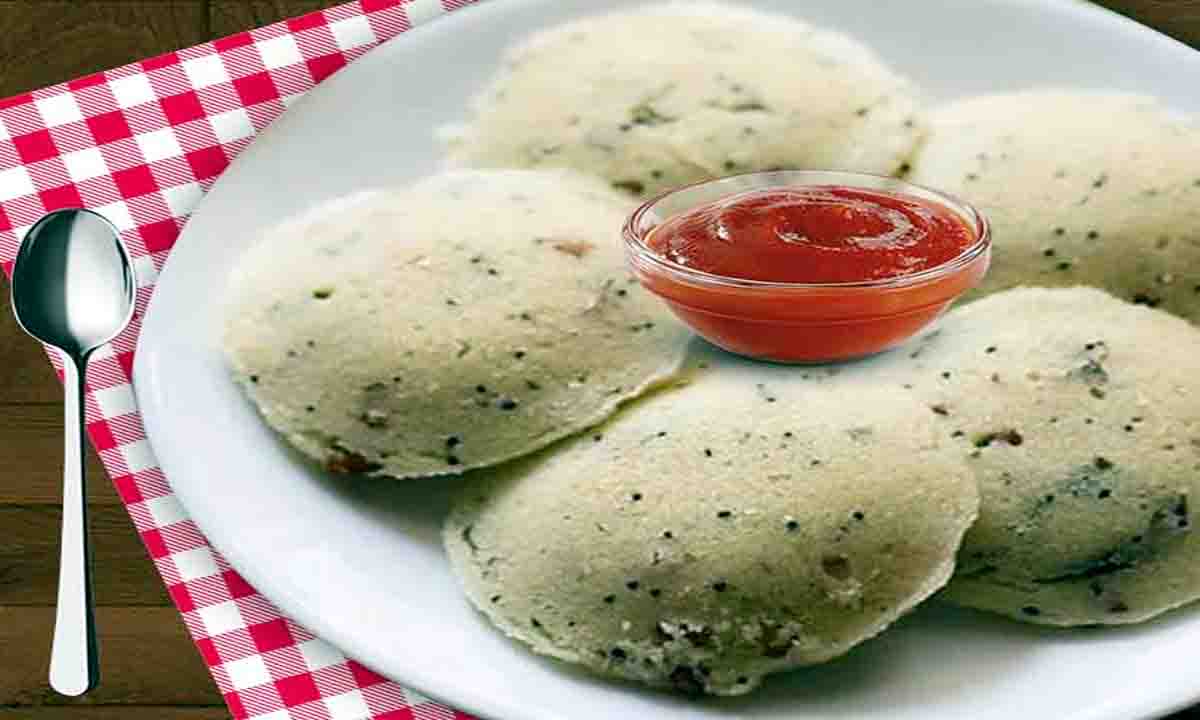आज ट्राय करे ये स्वादिष्ट रवा इडली, आसान रेसिपी