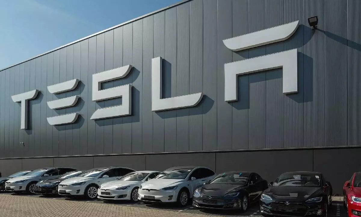 Musk-Iger rivalry: टेस्ला ने डिज़्नी+ को वाहनों से हटाया