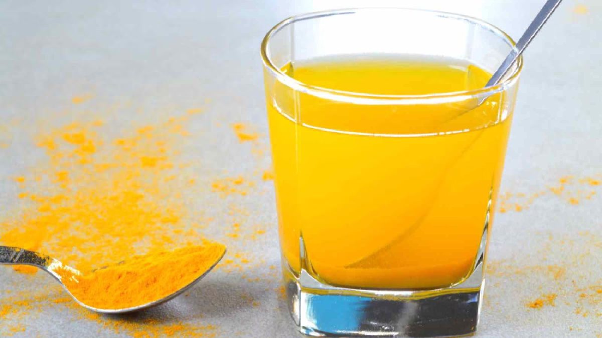 Turmeric Water : जानें हल्दी पानी को पीने का सही तरीका और इसके फायदे