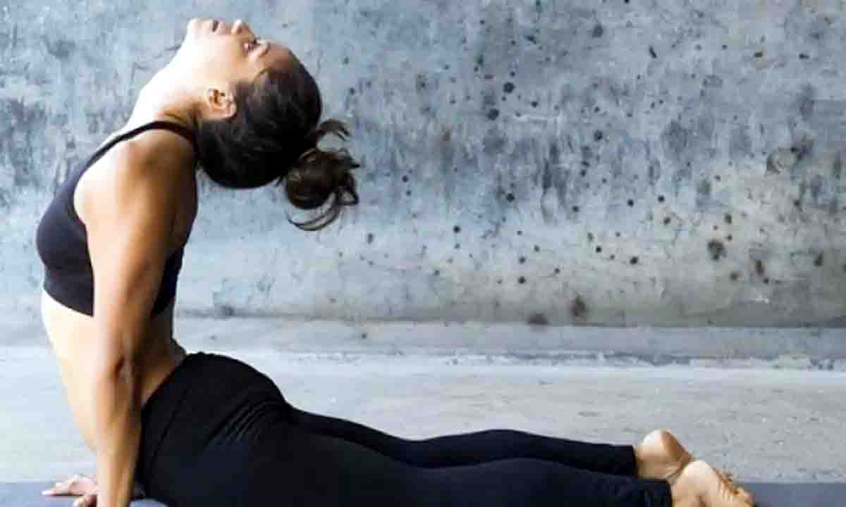 Yogasana : PCOS की वजह से बड़ गया हैं बजन, शुरू कर दे यह योगासन