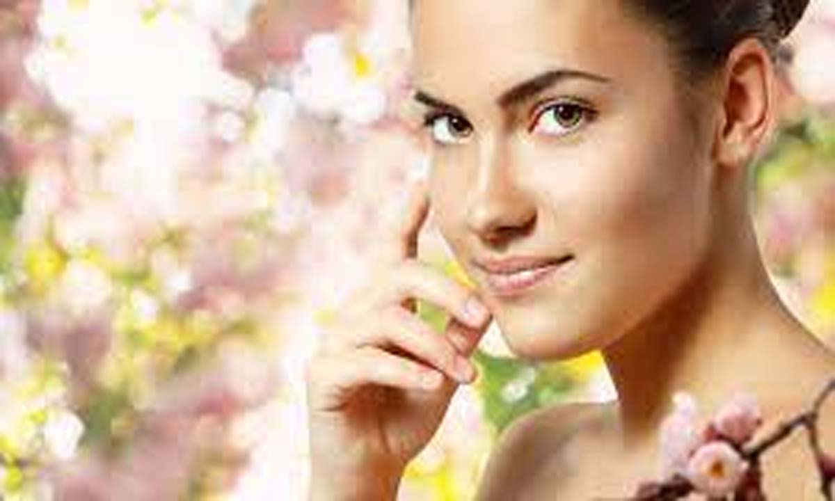 ग्लोइंग स्किन बनाने के लिए उपयोग करें ये